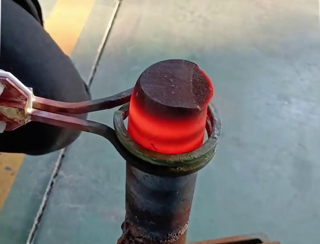 海拓手持式高頻加熱機(jī)，加熱實(shí)心棒料真有一手！