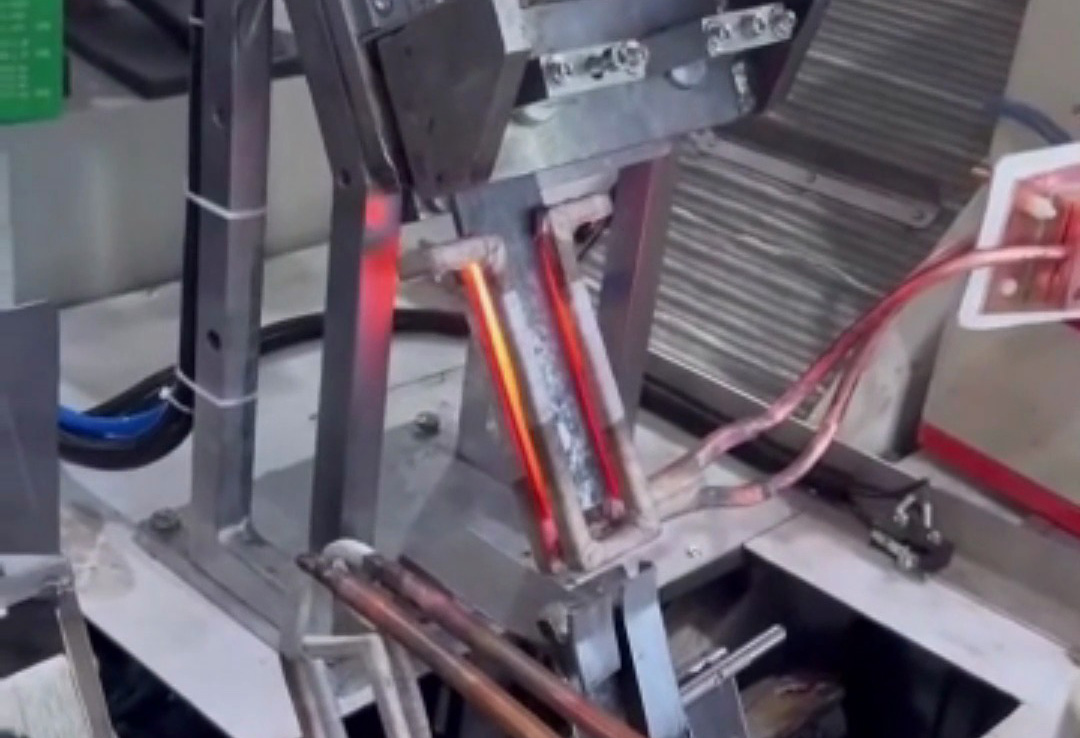 解決崩刃難題 收割機刀具自動化高頻淬火熱處理