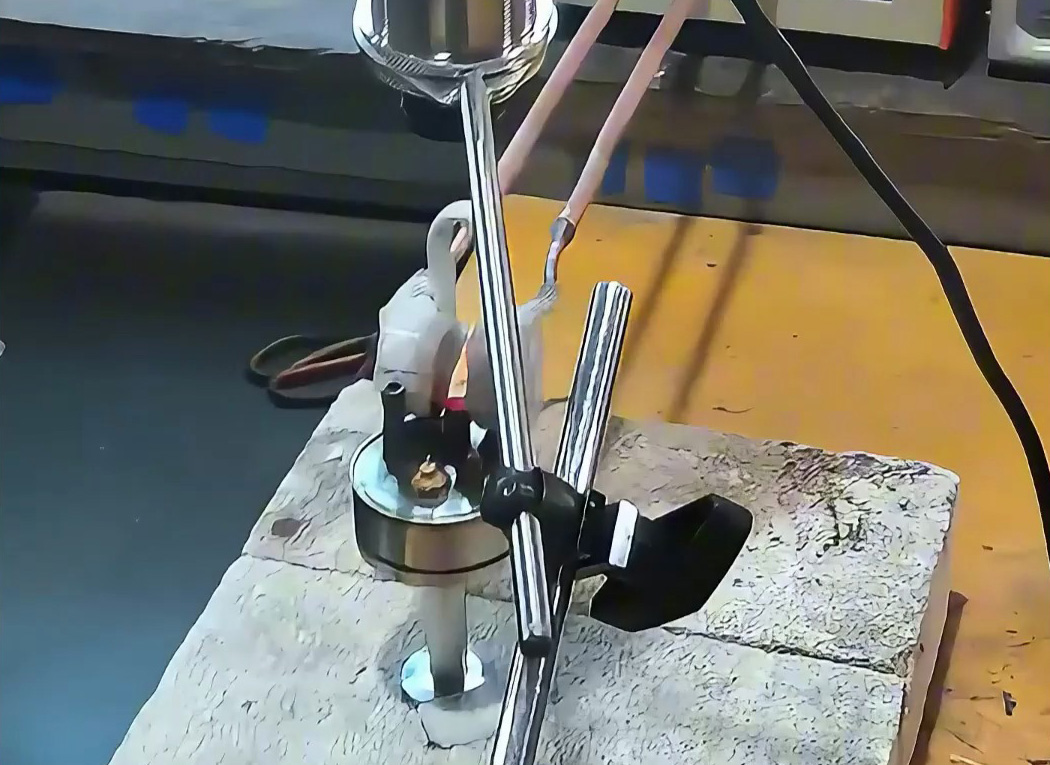 精準控溫零煩惱！海拓高頻加熱機，550℃恒溫試樣測試完美收官