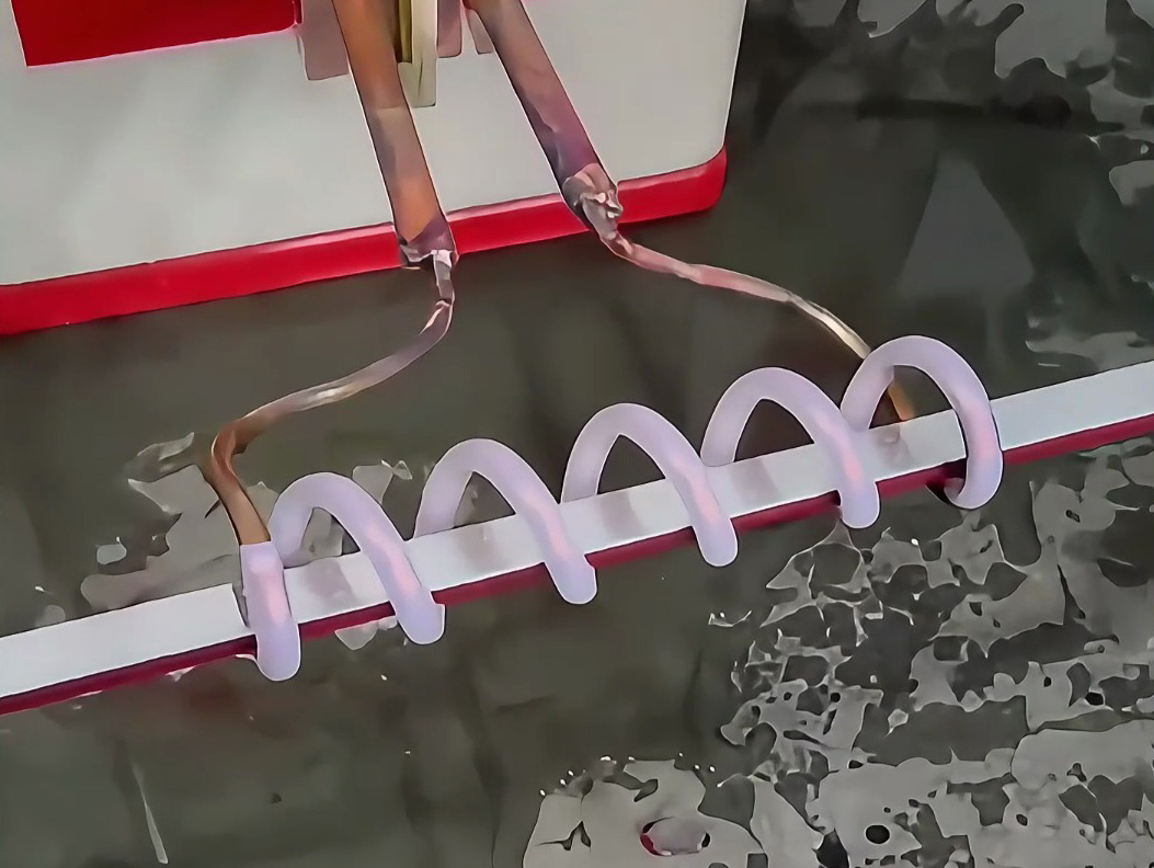 線帶在線退火不用愁！海拓超高頻加熱機(jī)，多種材質(zhì)輕松應(yīng)對(duì)