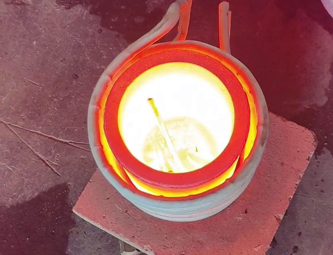 小型實驗熔煉爐,是實驗室或小規模生產環境中常用的設備