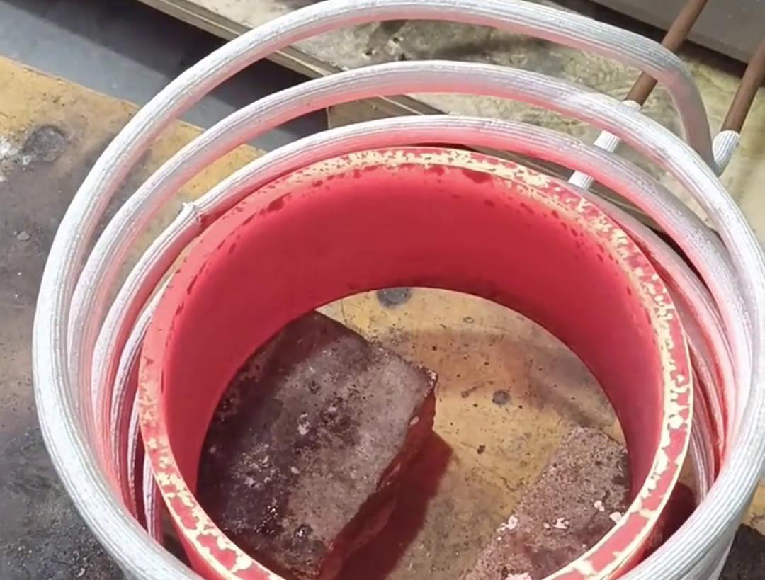 創(chuàng)新科技，加熱不再漫長(zhǎng)等待，250mm 鋼管超音頻加熱瞬間搞定，高效節(jié)能，讓加熱變得更簡(jiǎn)單