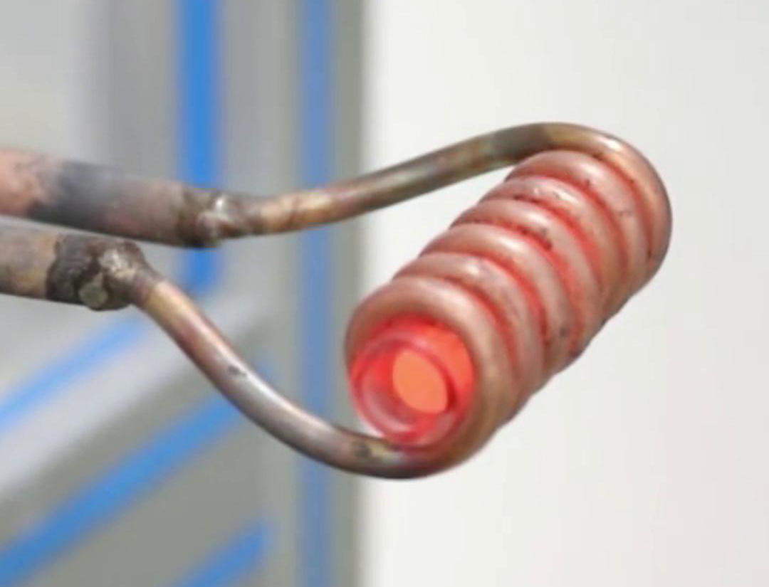 感應(yīng)加熱具有許多優(yōu)點(diǎn)，如加熱速度快、加熱均勻、可控性強(qiáng)等