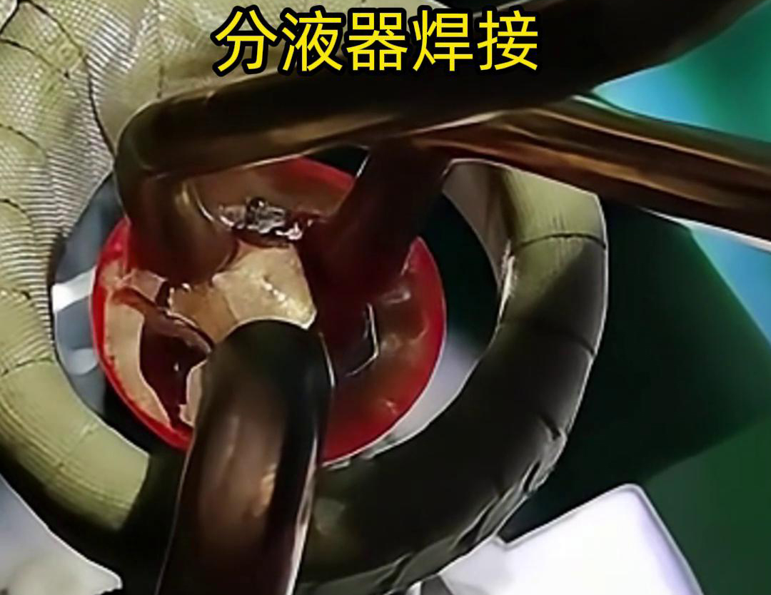 分液器銅管的高頻焊接是一種利用高頻電流在工件中產(chǎn)生熱效應(yīng)，使接觸部位熔化，形成永久連接的工藝