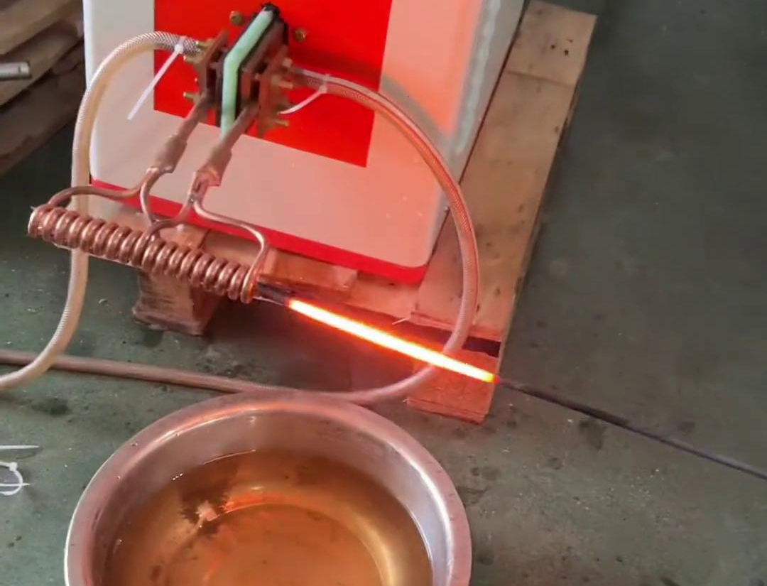 超高頻加熱6毫米厚的不銹鋼,在1秒內加熱到1000度是一個相當高的要求