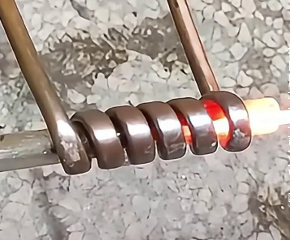 2.0鈦絲超高頻在線退火是一種特殊的熱處理工藝,用于改善鈦絲的性能和結構