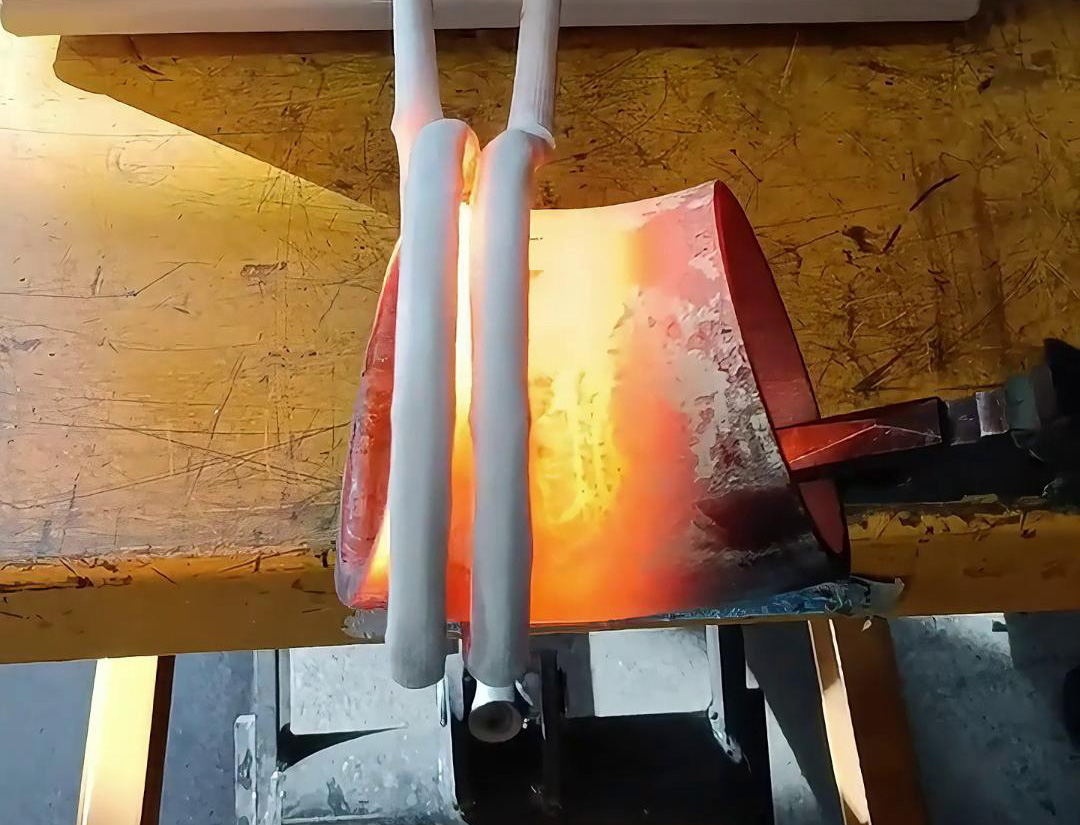 中頻加熱爐,一般用在大型工件加熱熱鍛、熔煉等場合