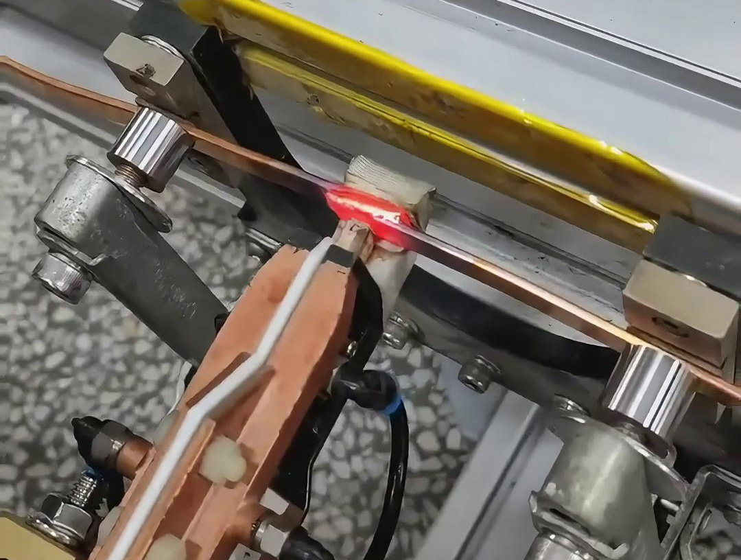 手持式高頻焊機(jī)對(duì)銅板焊接，手持式感應(yīng)加熱設(shè)備標(biāo)準(zhǔn)5米同軸電纜