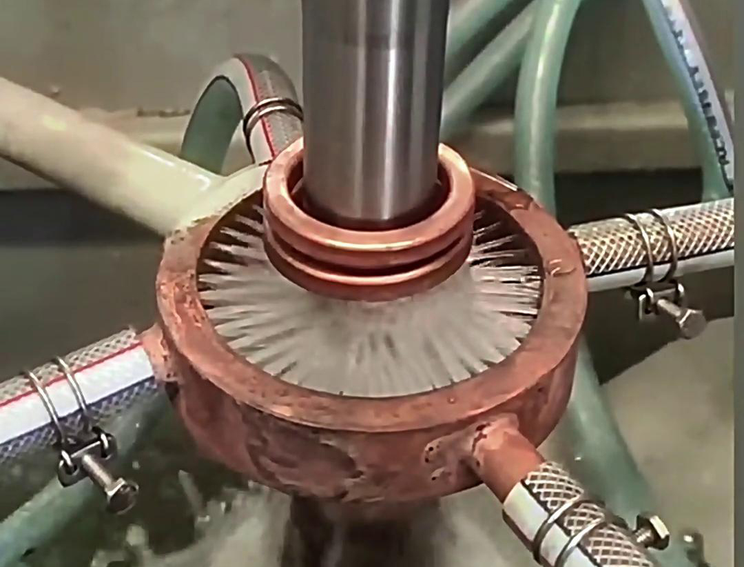 軸的淬火層深、硬度要均勻一致，還得用高頻淬火機床