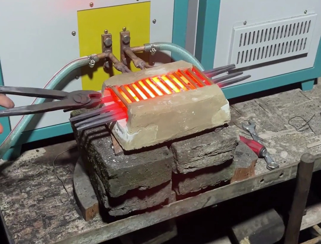 選擇高頻加熱爐進行棒料加熱退火打鐵是高效、優(yōu)質(zhì)的選擇