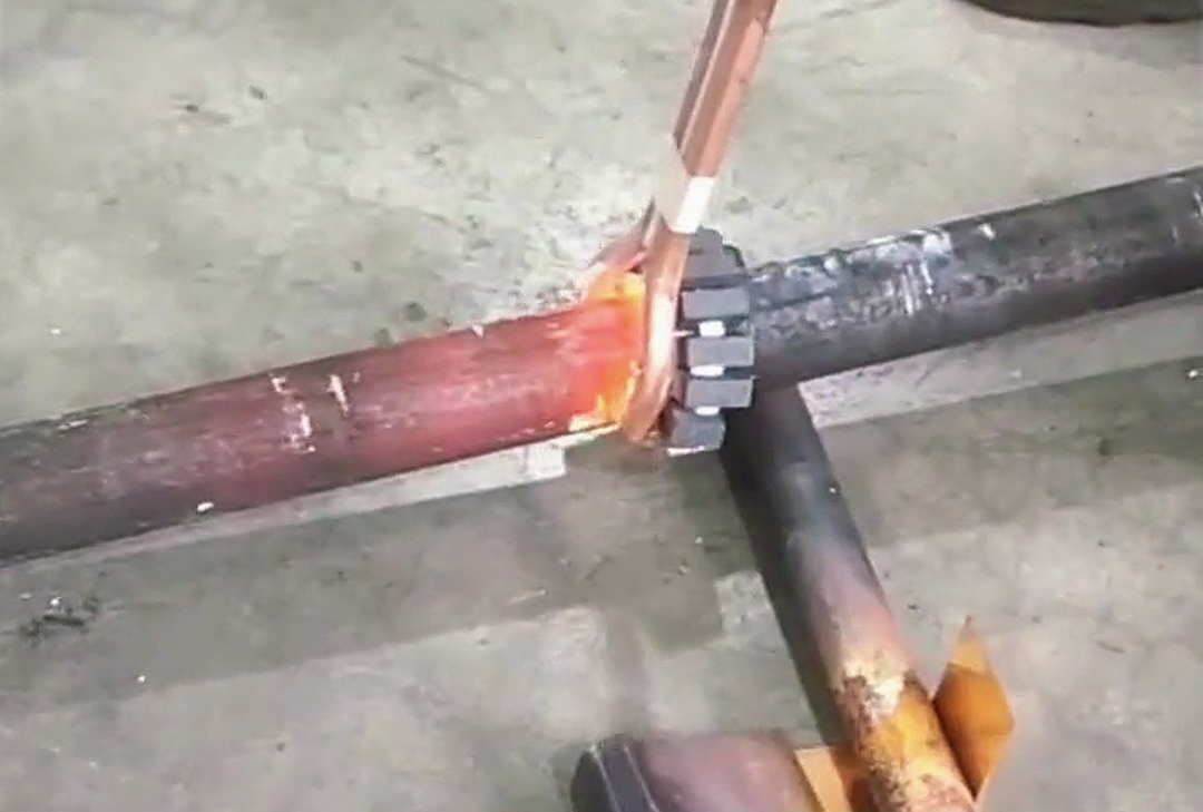 手持式高頻機由于其便攜性、多功能性和高效性，在金屬加工領(lǐng)域有著廣泛的應(yīng)用