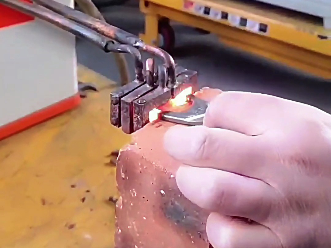 超高頻淬火對(duì)五金零件提供了一種高效、經(jīng)濟(jì)且可靠的解決方案