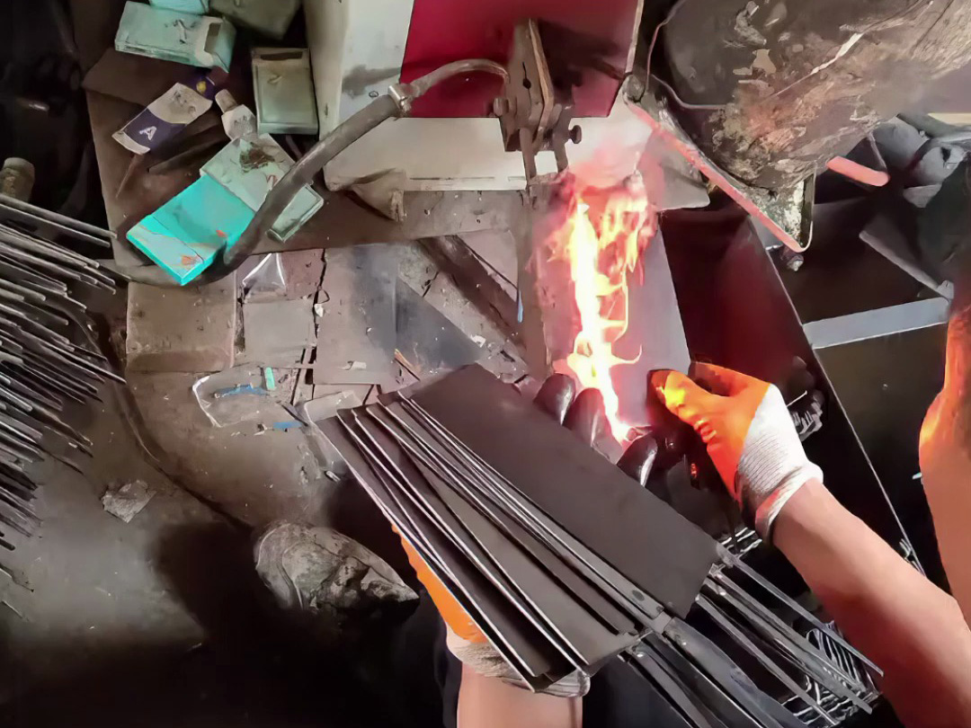 哪怕是廉價的菜刀，它也會經過淬火熱處理工藝