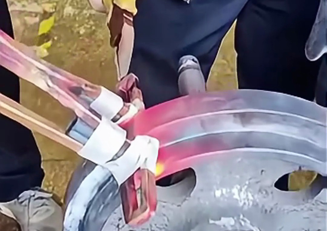 一種類行車輪表面淬火熱處理工藝測試，利用感應加熱設備局部感應熱處理工藝