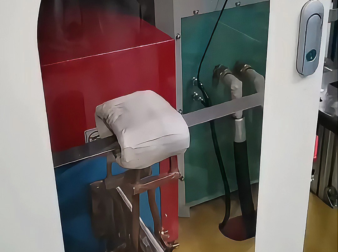 不銹鋼帶感應加熱在線退火，每分鐘12米速度連續退火