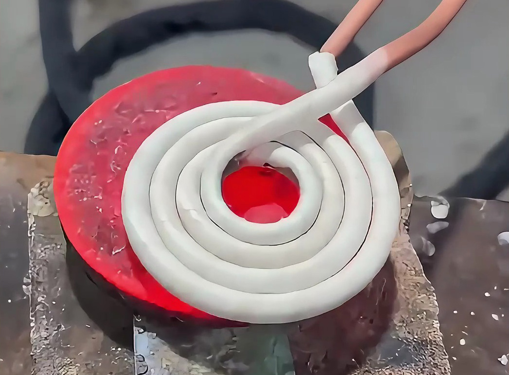 平面加熱的難題可不少。別愁，海拓手持式高頻加熱機來救場