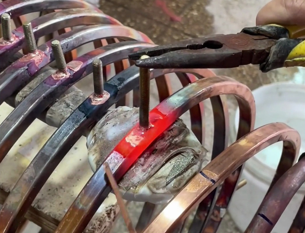 銅管螺絲如何焊得牢？高頻焊機操作全過程揭秘。